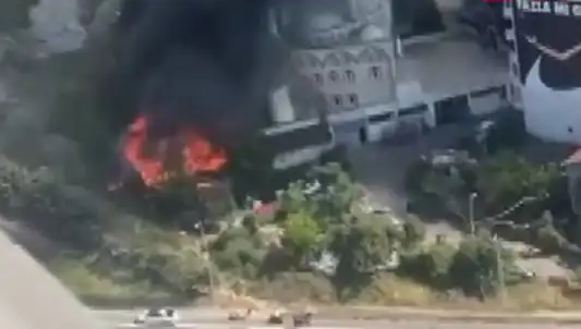 Kağıthane'de Korkutan Yangın: Gökyüzünü Saran Dumanlar Korkuya Neden Oldu