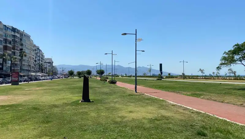 İzmir'de Sıcaklık Rekoru: Kordon Sahili Neden Boş Kaldı?