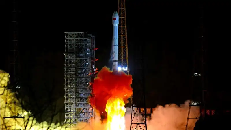 Çin Uzay Araştırmalarının Yeni Başarısı: Tienvın-2 Asteroid Keşif Aracı Uzaya Fırlatıldı