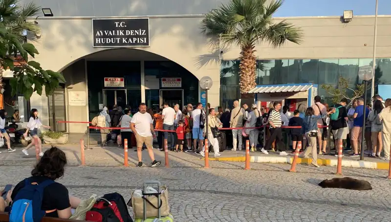 Bayramda Midilli Adası'na Yurtiçinden Büyük İlgi: Tatilciler Akın Etti!