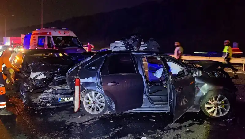 TEM Otoyolu'nda Zincirleme Kaza: 7 Kişi Yaralandı, Trafik Kilitlendi