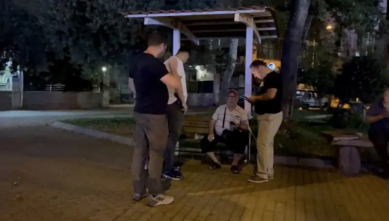 Görme Kaybı Olan Adamın Telefonu Çalındı: Güvenlik Kameraları Herkesi Şaşırttı