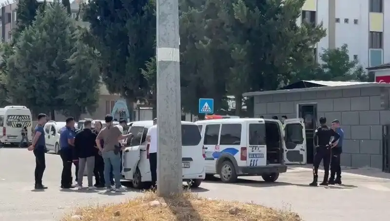 Adliye Önünde Kanlı Kavga: İki Aile Arasında 5 Yaralı, 7 Gözaltı