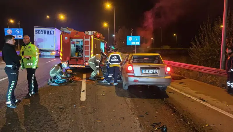 Arkadan Kamyona Çarpan Sürücü Hayat Mücadelesi Veriyor