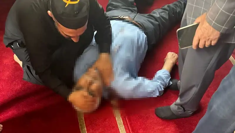 Camide Namaz Kılarken Bıçaklanan Genç: Olayın Arka Planı Ne?