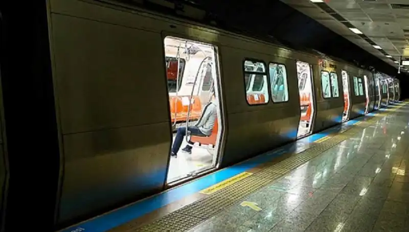 İstanbul'da Metro Durakları Kapatılıyor: Seyahat Planınızı Gözden Geçirin!