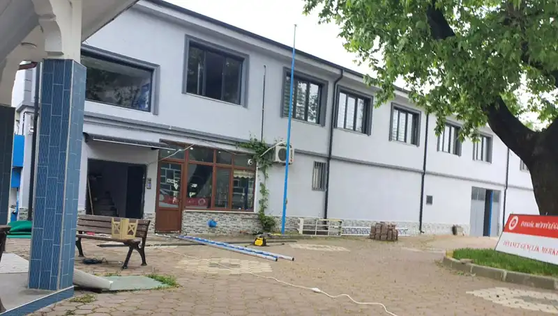 Tabela Takarken 3 Metre Yükseklikten Düşen İşçi Hastaneye Kaldırıldı