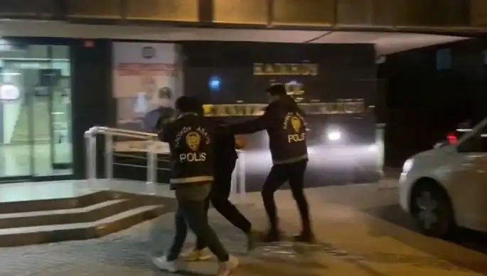 Galatasaray Taraftarına Saldıran Zanlı Yakalandı: Olayın Ayrıntıları ve Tepkiler