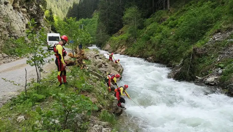 Trabzon’da Dereye Düşen Çocuk İçin Arama Çalışmaları Devam Ediyor