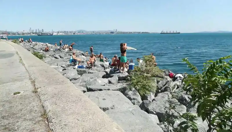 İstanbul'da Hava Sıcaklığı Arttı, Plajlar Kalabalıklaştı