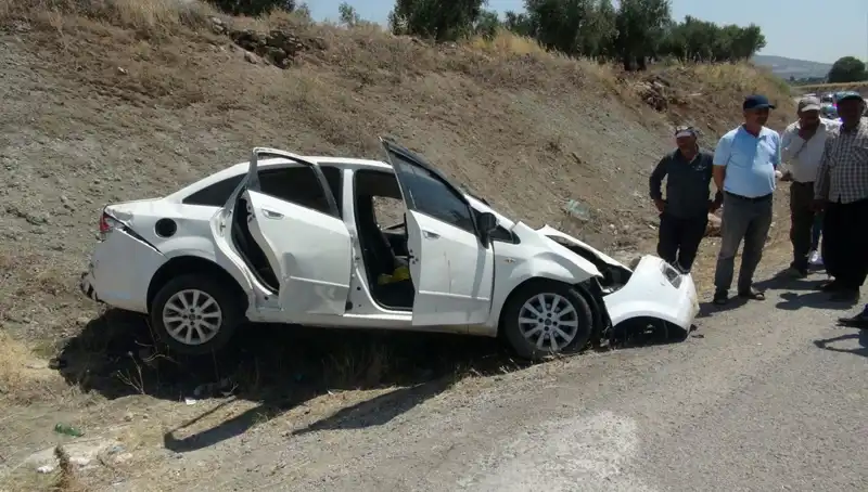 Kilis'te Trafik Kazası: İki Otomobilin Çarpışması Sonucu Yaralılar Var